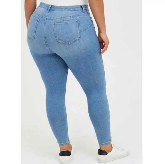 Torrid 20R Bombshell Skinny Ankle Fray Hem Hi Rise Button Fly Jean - Picture 4 of 10